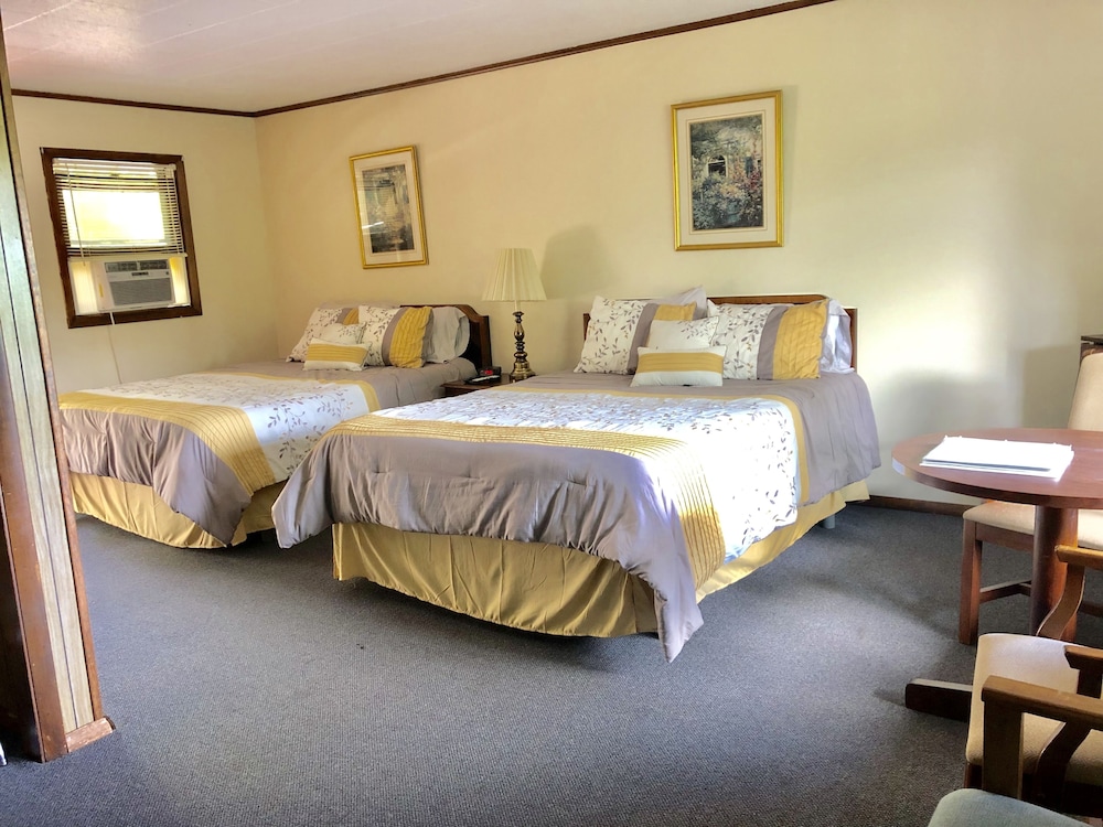 Standard Room, 2 Double Beds, Mountainside photo 1