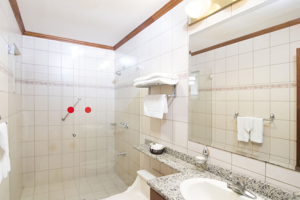 Full Suite - Photo 3