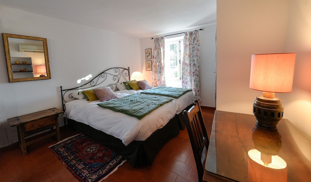 Classic Quadruple Room, Ensuite, Garden View (CQC) photo 3