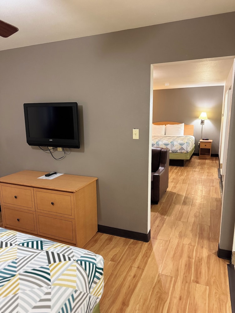 Suite, Multiple Beds, Smoking, Kitchenette photo 1