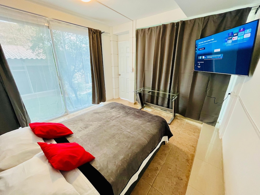 Basic Room, 1 Queen Bed photo 3