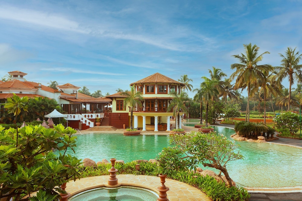 Room, Pool View - Photo 9