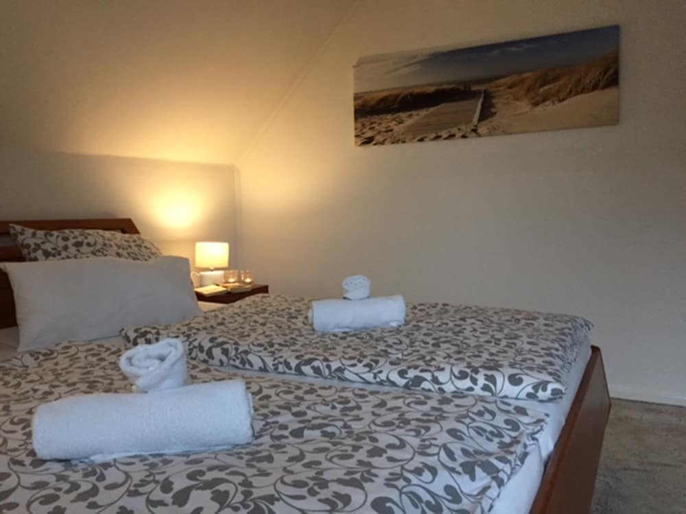 Comfort Apartment, 4 Bedrooms, Terrace, Garden Area (zuzüglich Endreinigung 109,00 EUR) photo 3