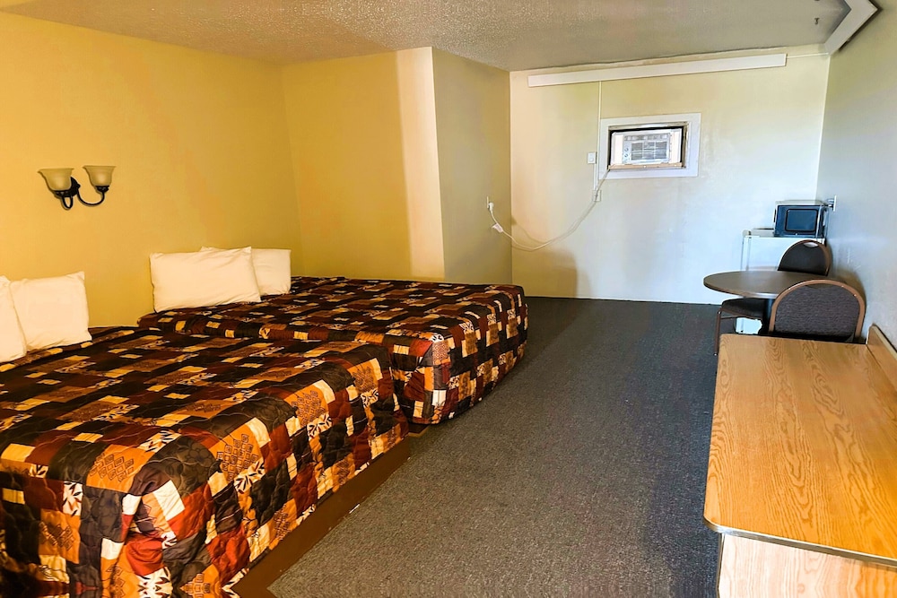 Room, Multiple Beds - Photo 2