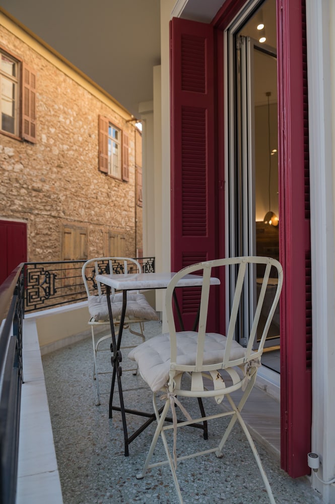 Luxury Apartment - Photo 17