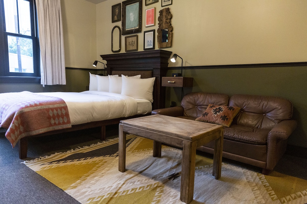 Deluxe Room, Multiple Beds, Ensuite (Family Room Ensuite)