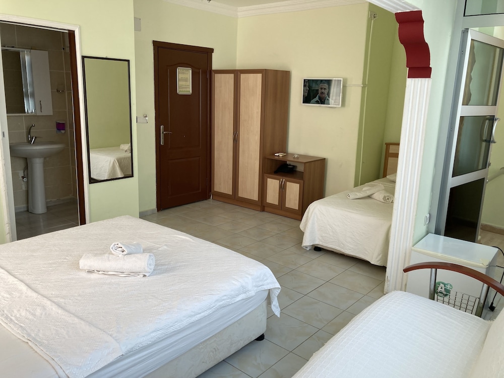 Standard Room, 1 Bedroom, Partial Sea View photo 2