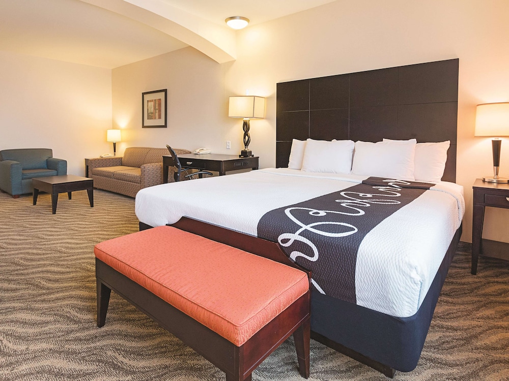 Junior Suite, 1 King Bed, Non Smoking - Photo 2