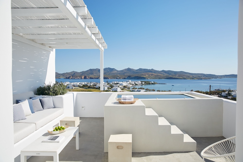 Honeymoon Suite (outdoor plunge pool)