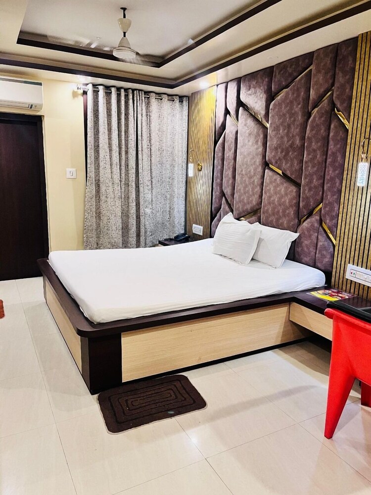 Deluxe Room with Balcony photo 2