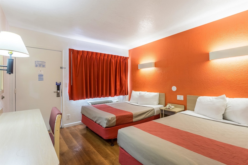 Standard Room, 2 Double Beds, Non Smoking photo 1