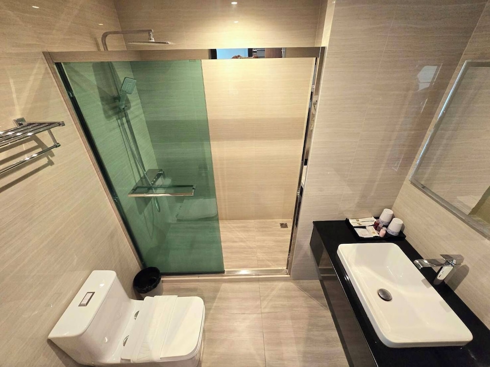Family Suite with Balcony - Photo 2