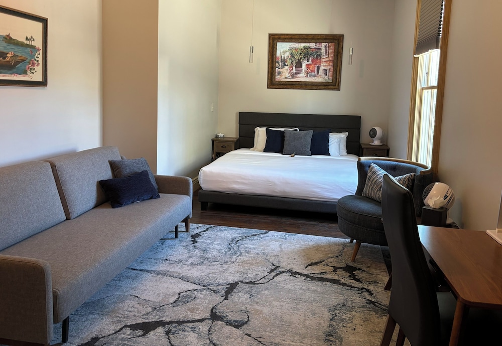 Standard Room, 1 King Bed with Sofa bed, Non Smoking, Private Bathroom photo 1