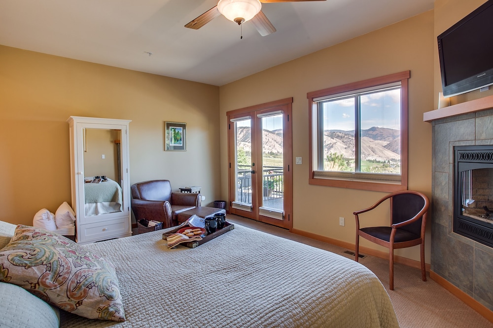 Deluxe Queen Suite-Anjou Bed & Breakfast photo 1