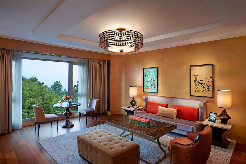 Club Suite, 1 Bedroom - Photo 8