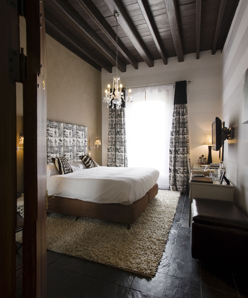 Luxury Room - Photo 11