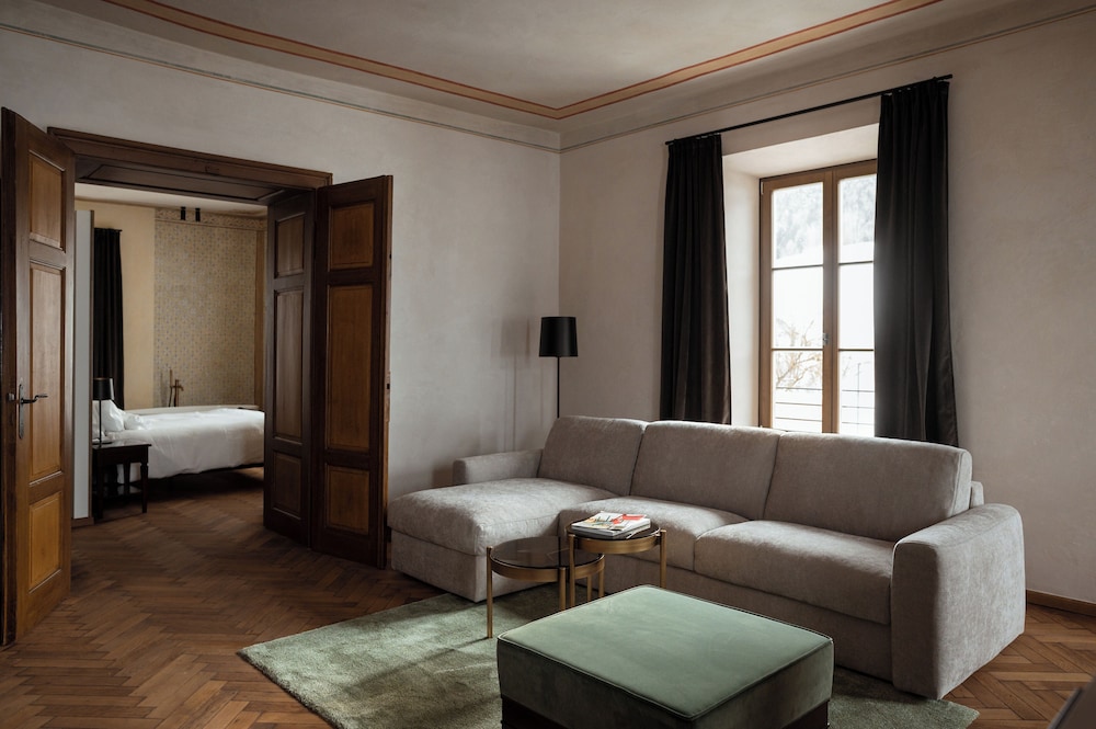 Deluxe Suite, Pool View