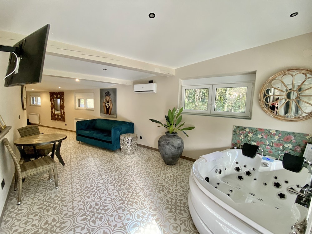 Suite Familiar, Bañera de Hidromasaje