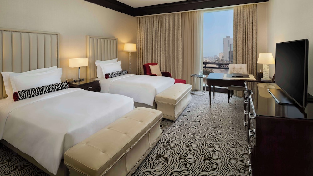 Executive Room, 2 Twin Beds, City View