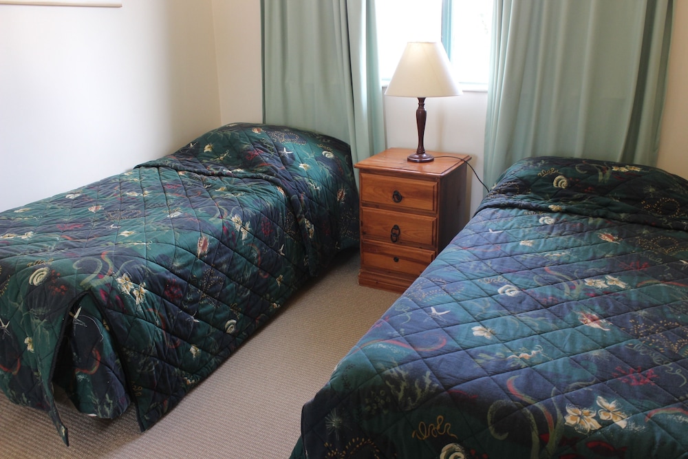 Apartment, 3 Bedrooms, Pool View photo 2