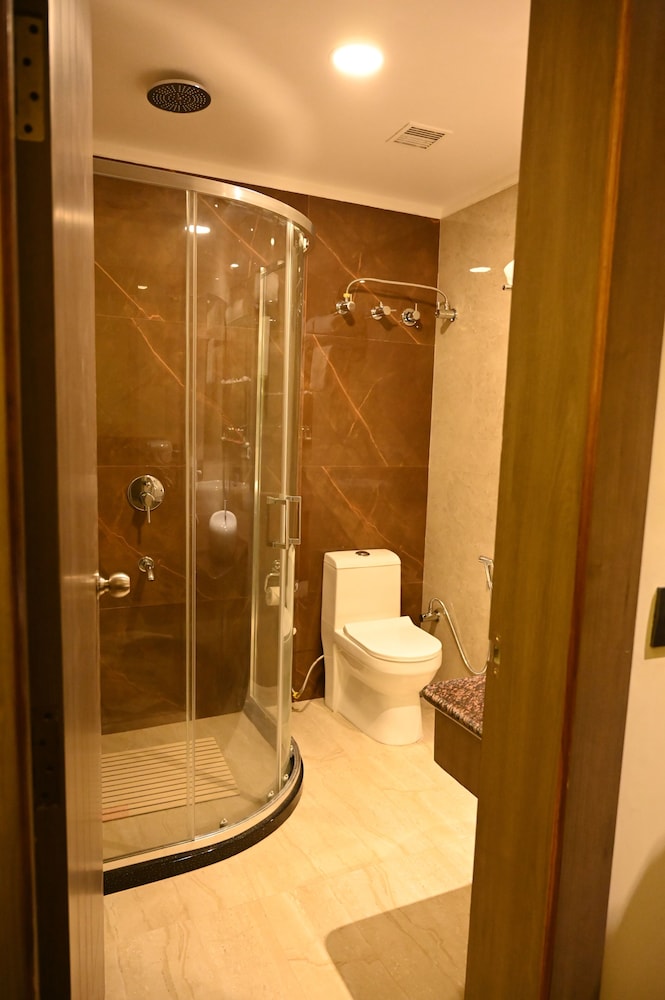 Deluxe Room - Photo 4