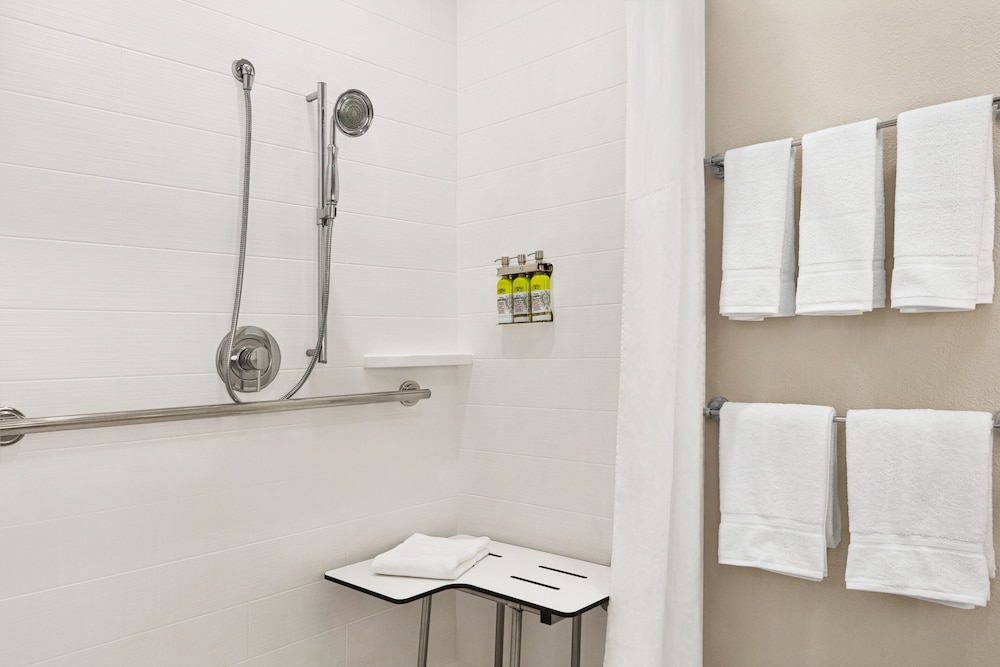 Standard Room, 2 Queen Beds, Accessible Bathtub (Communications, Accessible Tub) - Photo 2
