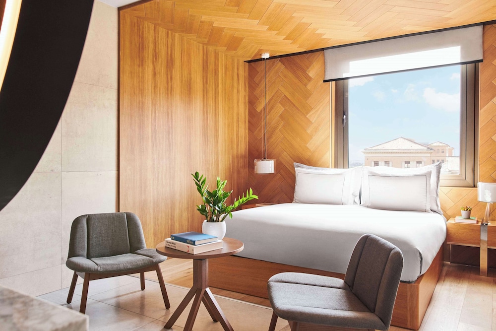 Deluxe Room, 1 King Bed
