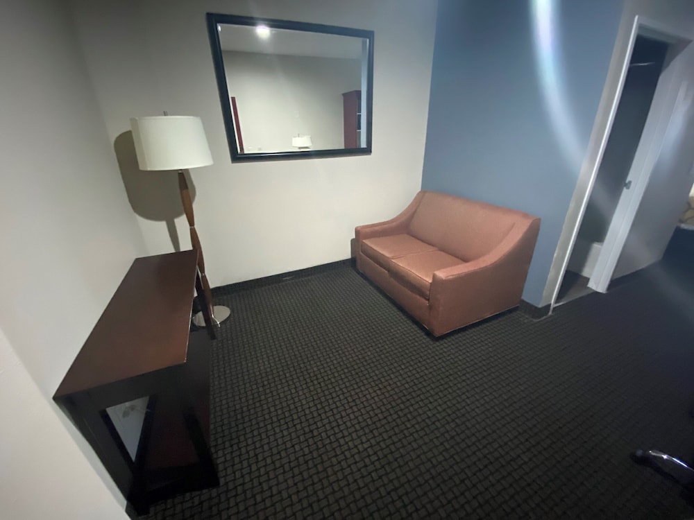 Comfort Room, 1 King Bed, Non Smoking, Mountain View photo 2
