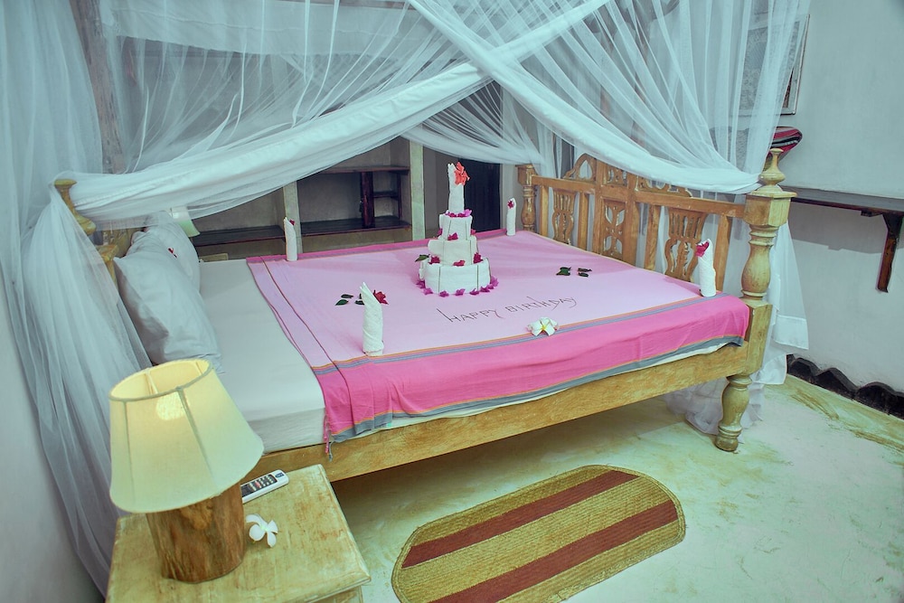 Standard Double Room, 1 King Bed, Balcony, Pool View