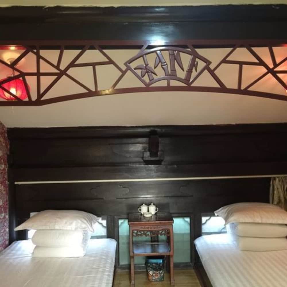 Standard Twin Room photo 2