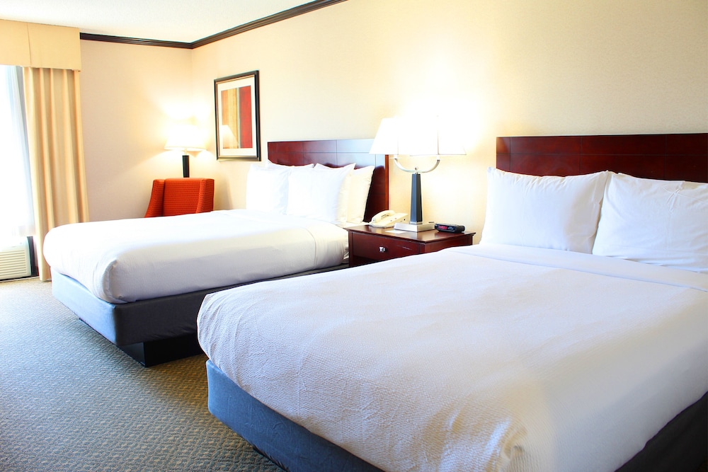 Room, 2 Queen Beds, Pool View - Photo 3