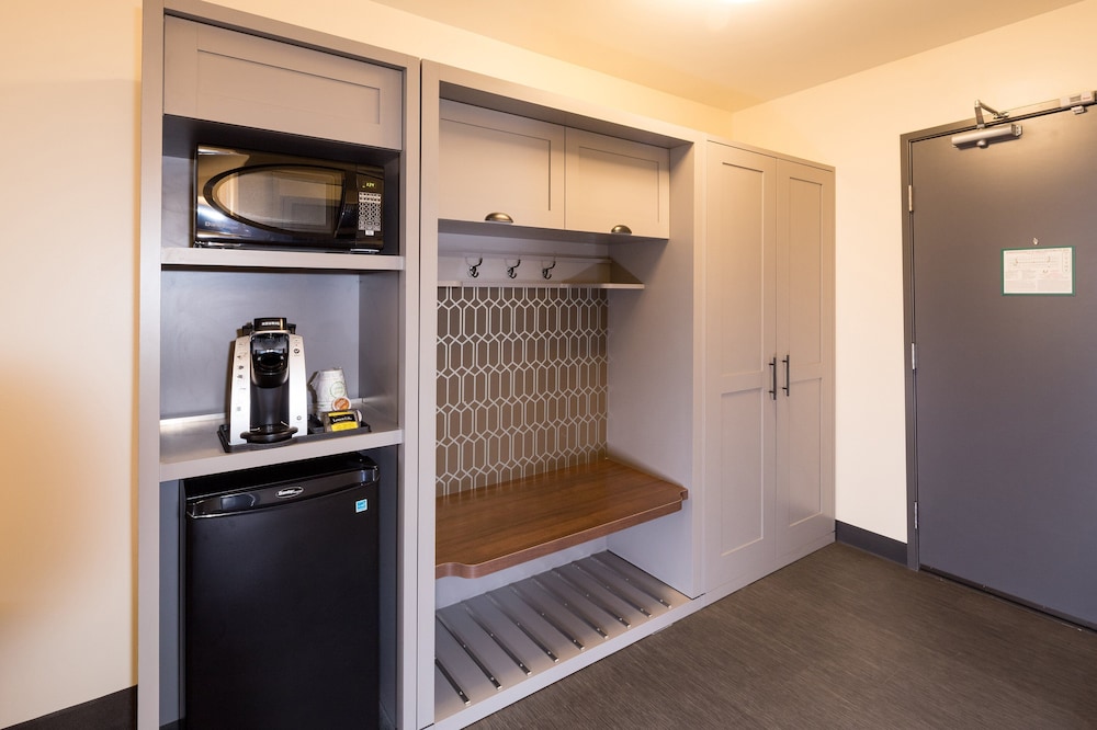 Suite, 1 Bedroom (Living Area) - Photo 9