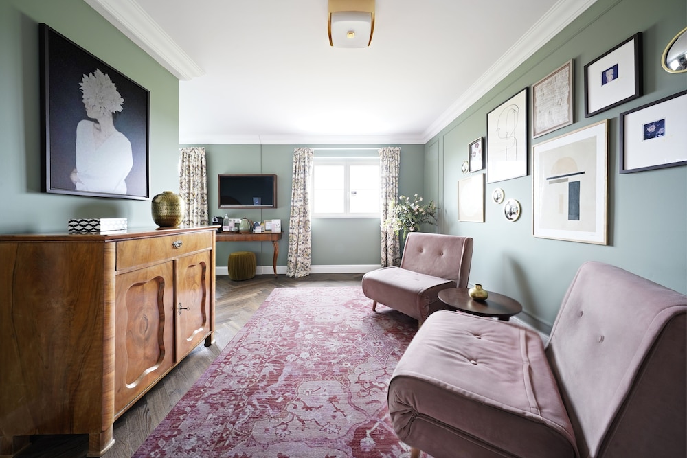 Large Room photo 1