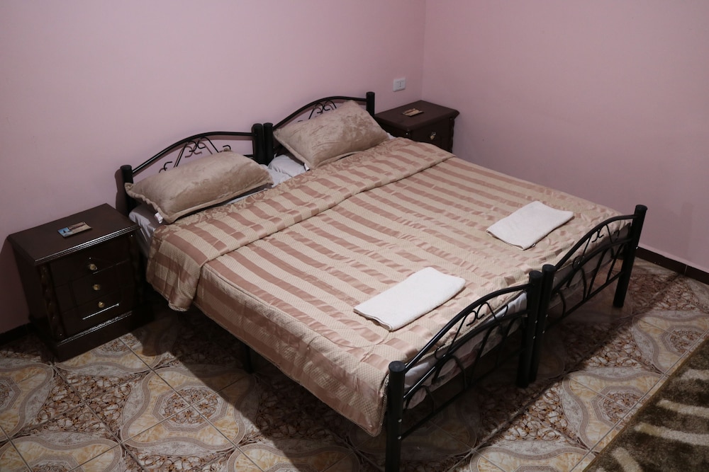 Double Room, 1 King Bed, Mountain View photo 1