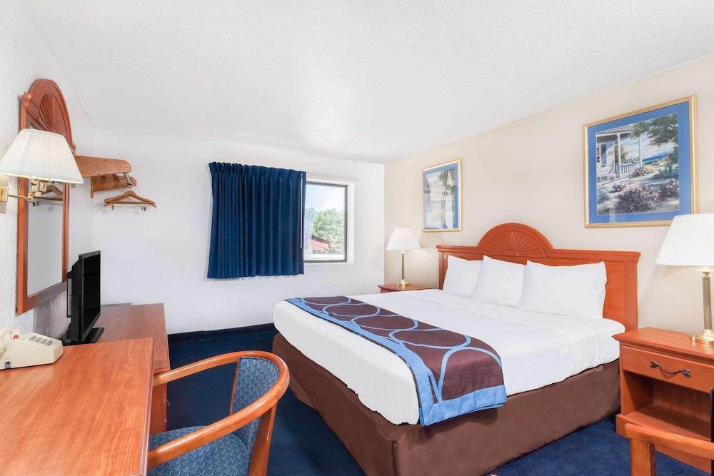 Room, 1 King Bed, Non Smoking - Photo 1