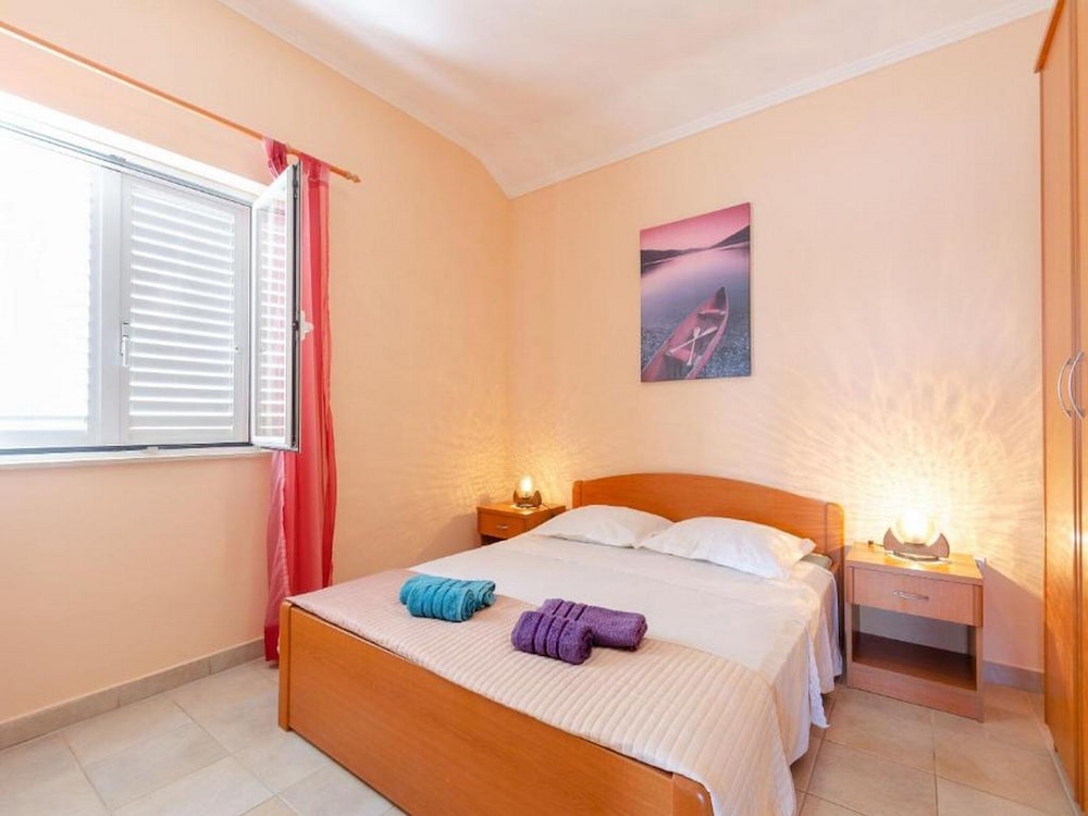 Apartment (Luxury One-Bedroom Apartment with Ter) photo 2