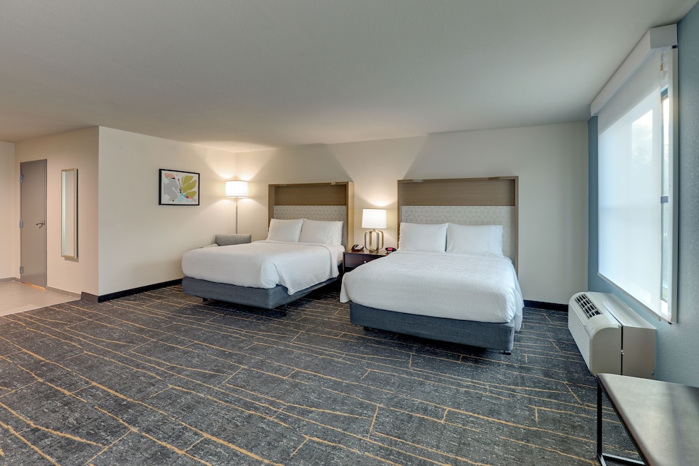 Suite, 2 Queen Beds, Accessible (Communications, Accessible Tub) - Photo 2