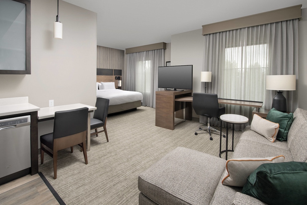 Studio, 1 King Bed with Sofa bed (Mobility Accessible, Tub)