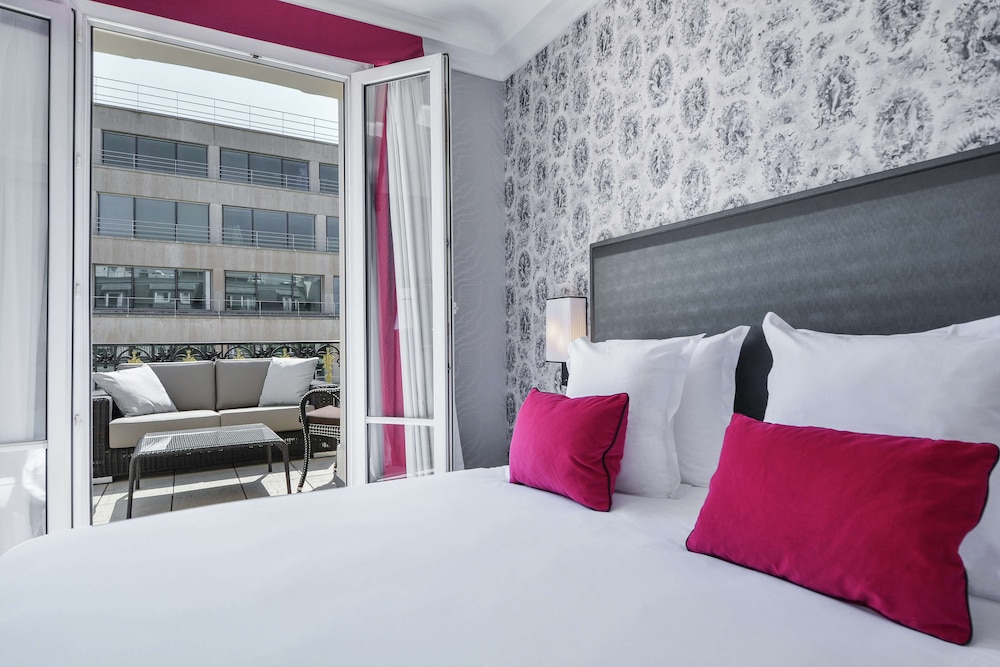 Suite, 1 King Bed, Terrace