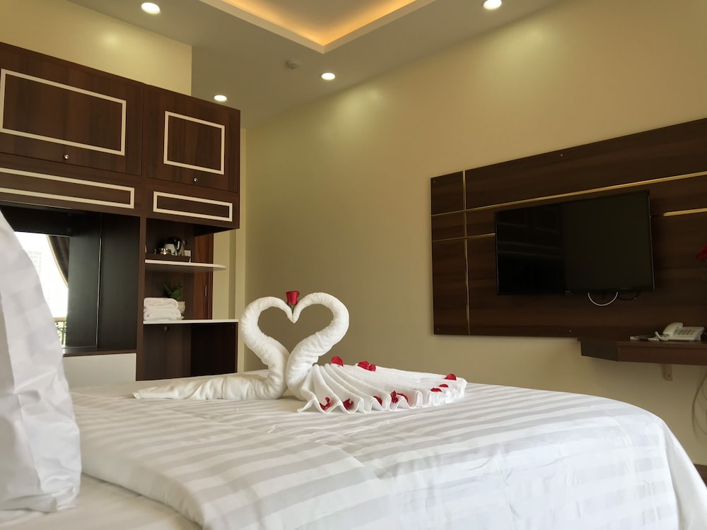 Luxury Room, 1 King Bed, Balcony, River View - Photo 6