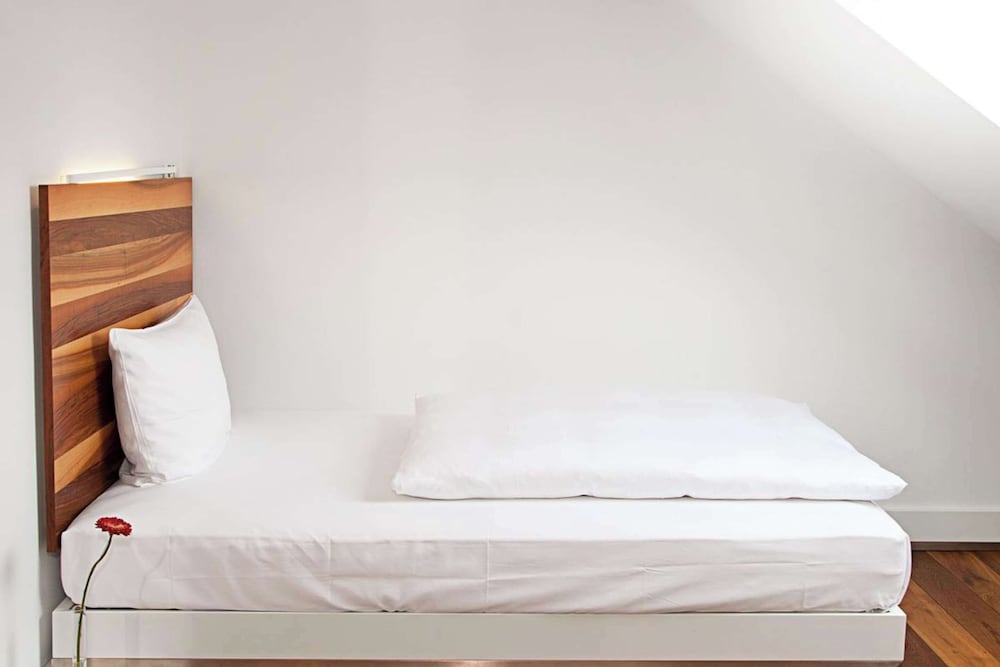 Economy Room, 1 Twin Bed, Refrigerator (Shower Only)