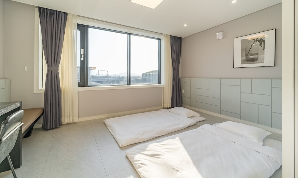 Labium 2F (Korean Ondol with Private Pool Access)