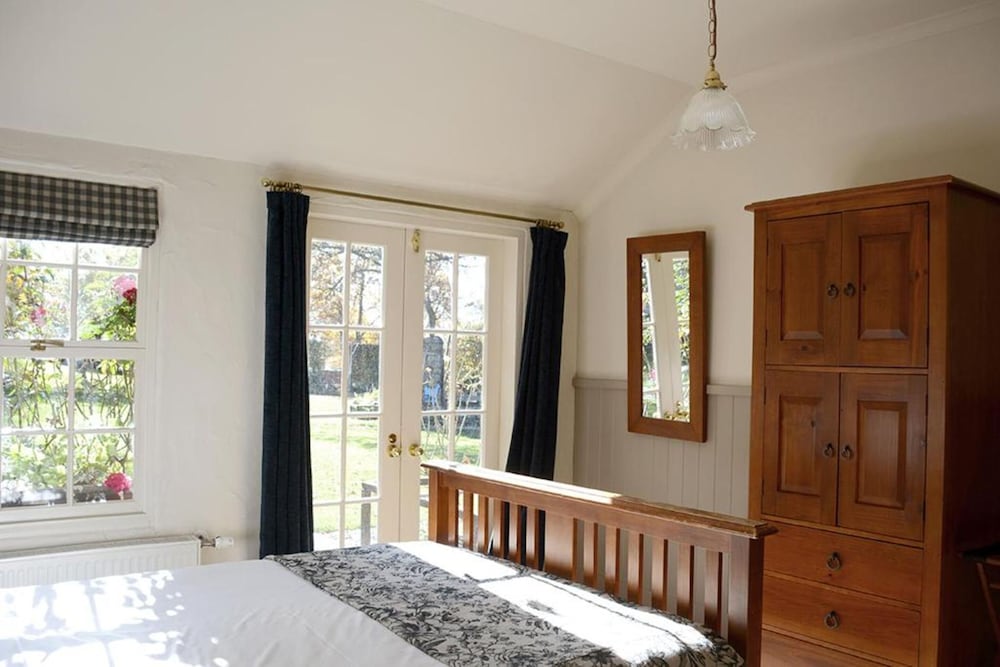Standard Room, 1 King Bed photo 3