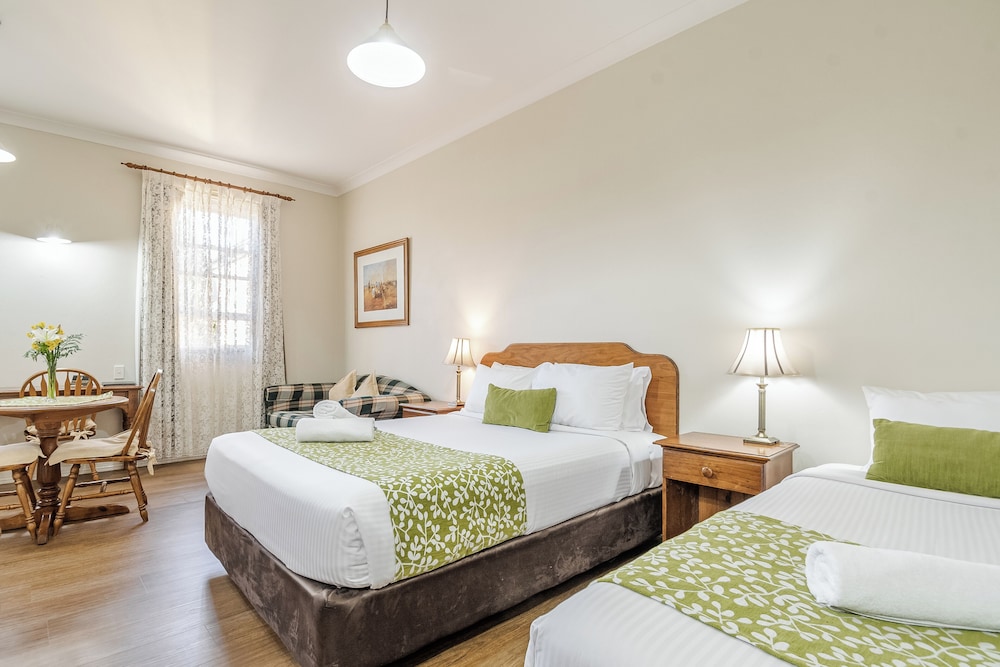 Standard Twin Room, 1 Bedroom, Non Smoking, Corner photo 2