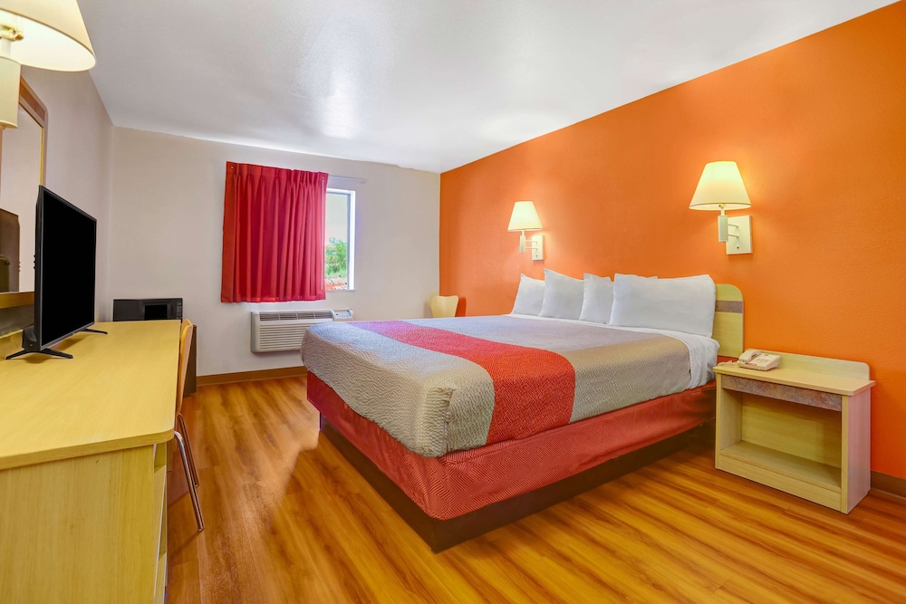 Deluxe Room, 1 King Bed, Accessible, Non Smoking photo 1