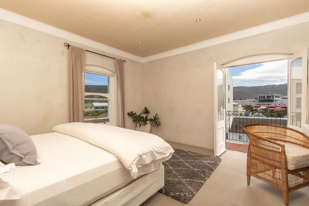 Luxury Penthouse, 2 Bedrooms, Fireplace photo 3