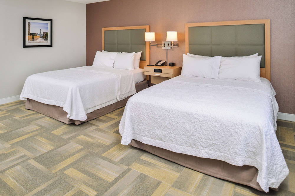 Room, 2 Queen Beds, Accessible, Bathtub photo 3