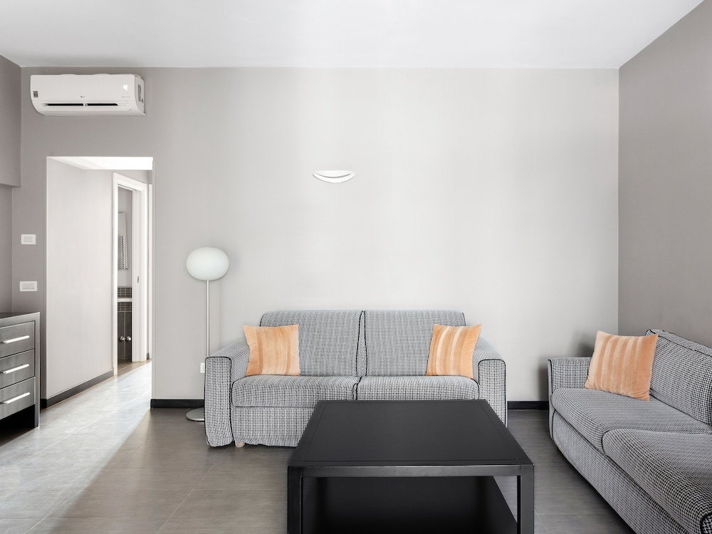 2 Bedroom Apartment, Sofa Bed photo 2