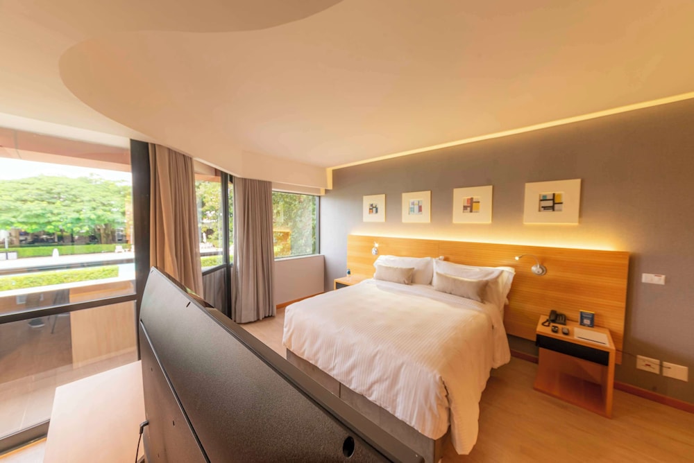 Executive Room, 1 King Bed - Photo 19