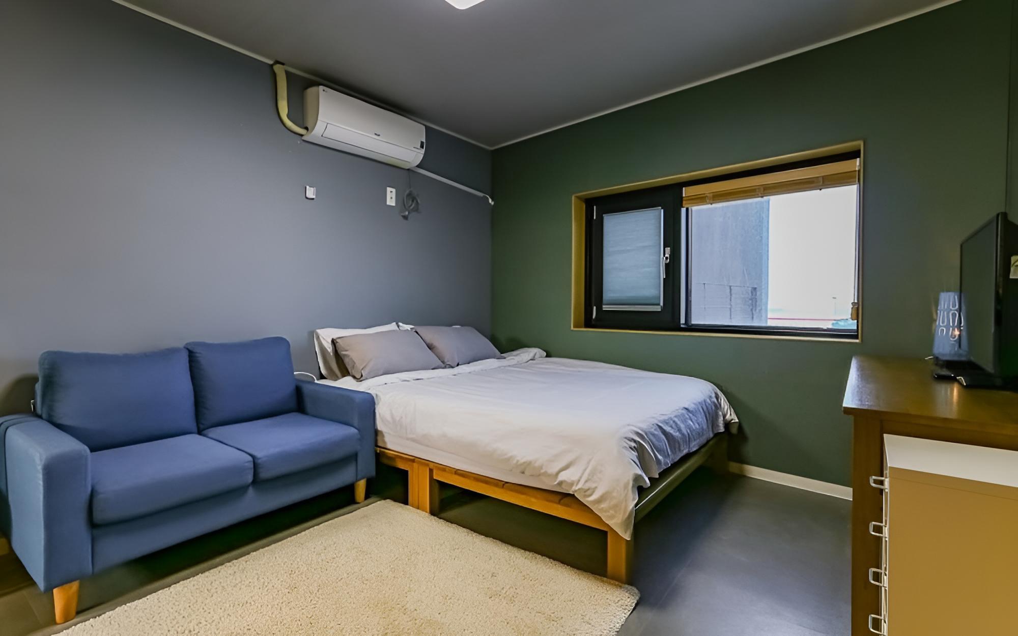 Room (Medium 1 (Damol 2)) - Photo 2